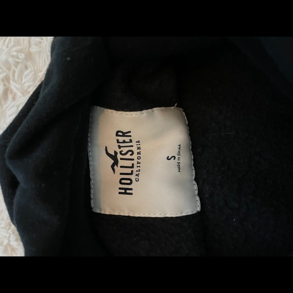 Hollister sweater - Picture 2 of 2